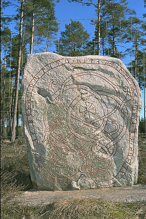 Runes written on runsten, finkornig granit. Date: V